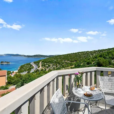 In With Wifi, Private Swimming Pool And Outdoor Swimming Pool Holiday home *