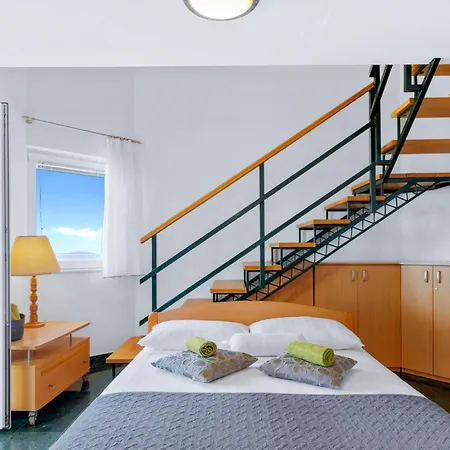 In With Wifi, Private Swimming Pool And Outdoor Swimming Pool Holiday home Primosten