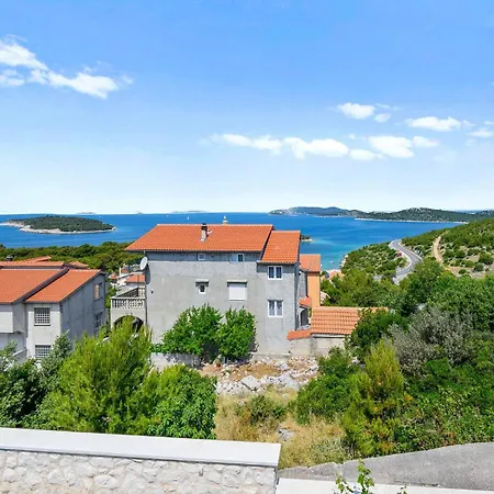 In With Wifi, Private Swimming Pool And Outdoor Swimming Pool Holiday home