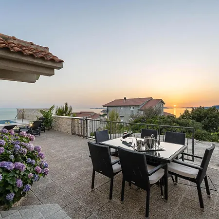 In With Wifi, Private Swimming Pool And Outdoor Swimming Pool Holiday home *