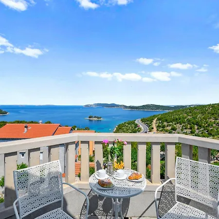 In With Wifi, Private Swimming Pool And Outdoor Swimming Pool