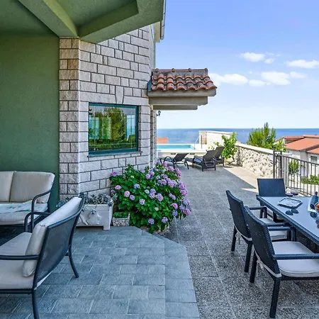 In With Wifi, Private Swimming Pool And Outdoor Swimming Pool Holiday home Primosten