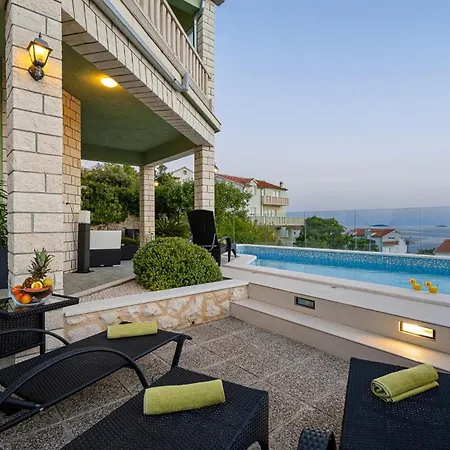 In With Wifi, Private Swimming Pool And Outdoor Swimming Pool Holiday home