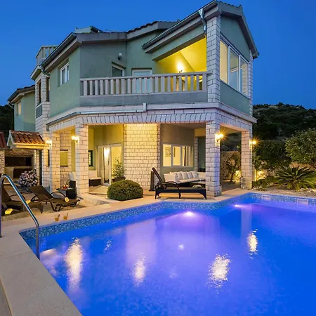 In With Wifi, Private Swimming Pool And Outdoor Swimming Pool Holiday home *