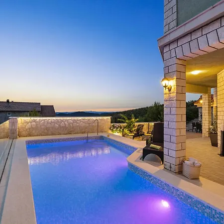 In With Wifi, Private Swimming Pool And Outdoor Swimming Pool * Primosten