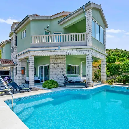 In With Wifi, Private Swimming Pool And Outdoor Swimming Pool *